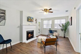 Building Photo - 8633 Emerald Isle Cir S