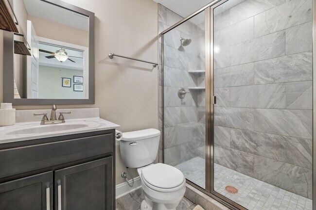 Building Photo - 833 Lutz Ln