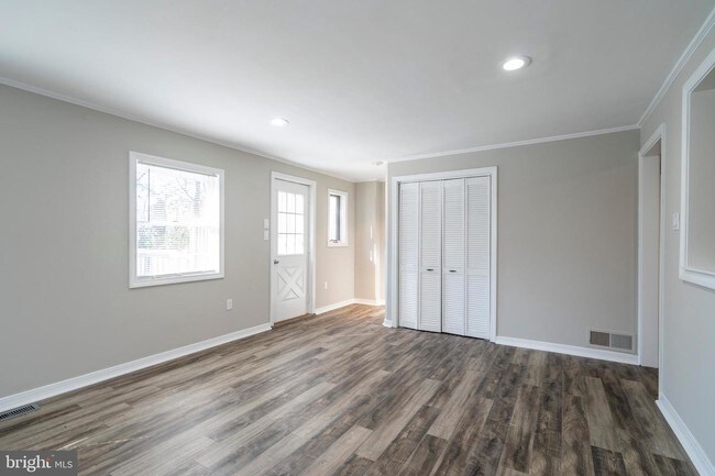 Building Photo - 338 Poplar Ave