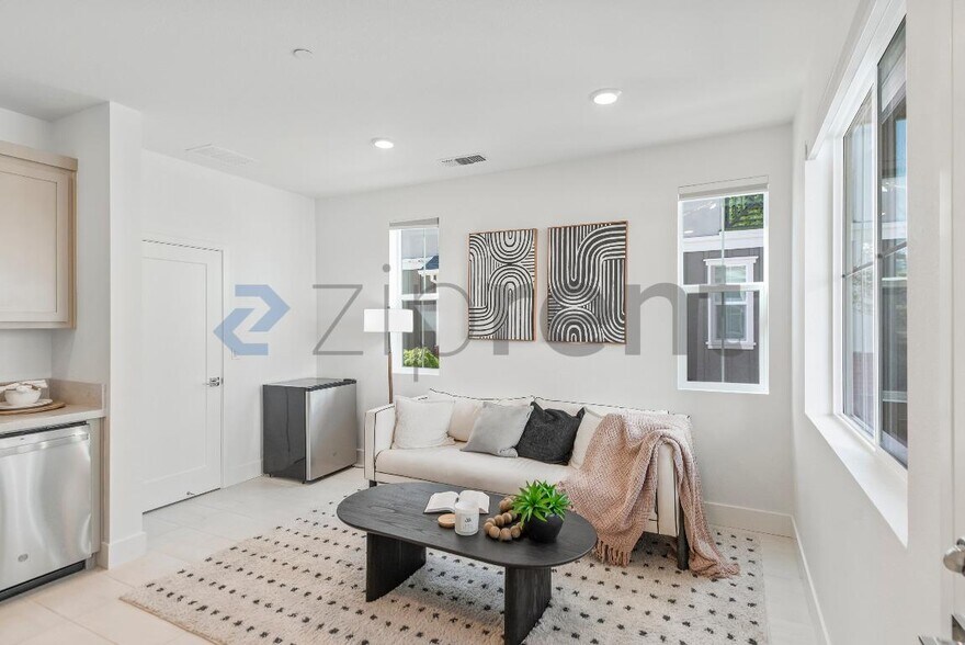 Building Photo - 37380 Watersail Way