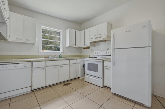 Building Photo - 1641 Atkamire Dr