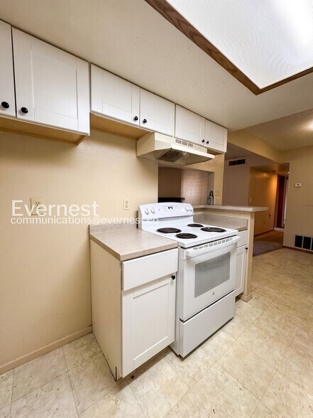 Building Photo - 15128 E Louisiana Dr