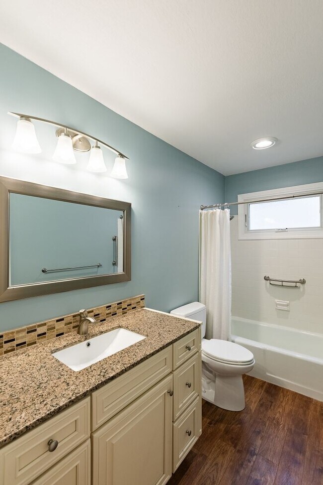 Building Photo - Beautiful 3 Bed Overland Park Ranch Home NEWLY REMODELED