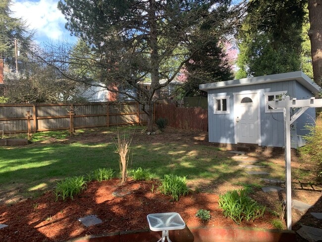 Building Photo - 541 Riverview Dr NW