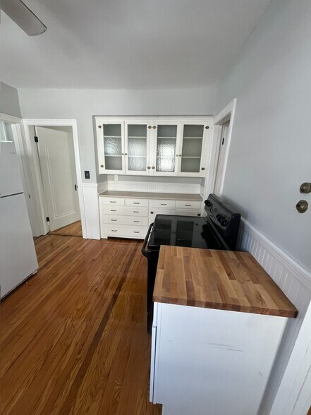 Building Photo - 25 Wawecus Rd