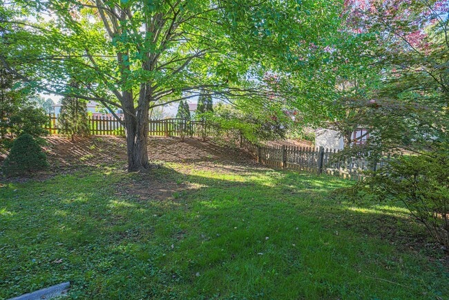 Building Photo - 821 Johahn Dr