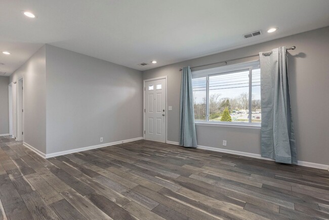 Building Photo - 8508 Westport Road (Briarwood/ East Louisv...