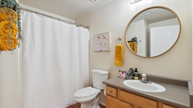 Guest Bath - 16545 E Gunsight Dr