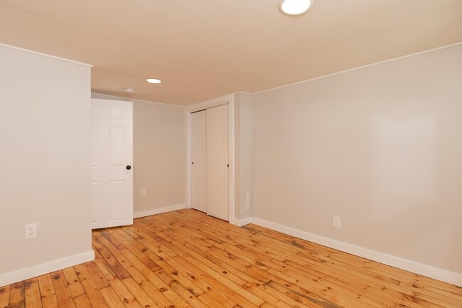 Building Photo - 400 Colonial Dr