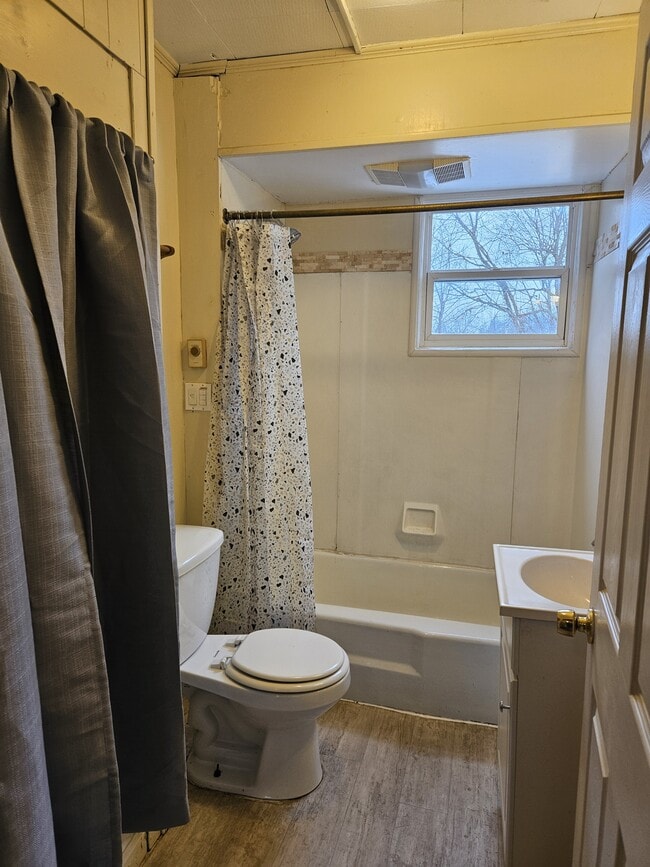 Building Photo - 355 Reynolds Ave