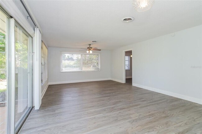 Building Photo - 40 Fairway Cir