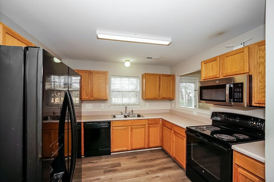 Building Photo - 1554 Kindred Cir NW