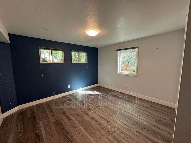 Building Photo - 3815 E Easter Pl