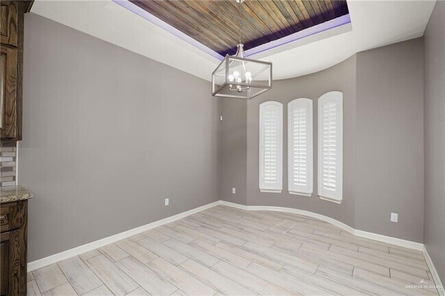 Building Photo - 14 Ebony Ave