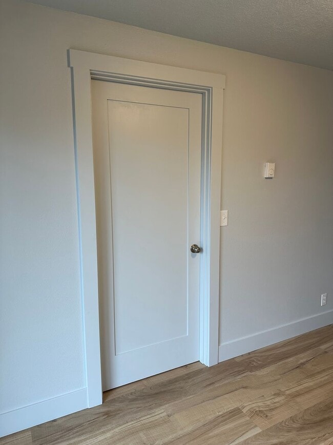 Building Photo - Beautifully updated 2 bed/1bath duplex in Thurston!