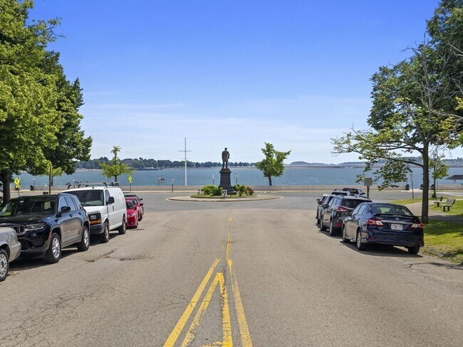 Building Photo - 944 E Broadway