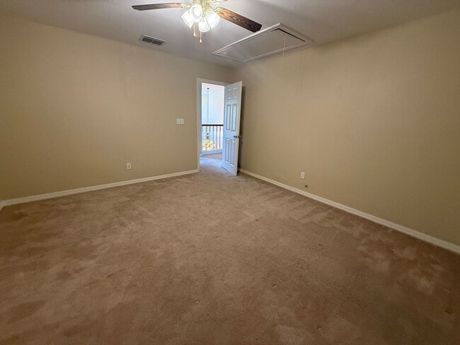Building Photo - 139 Hallette Dr