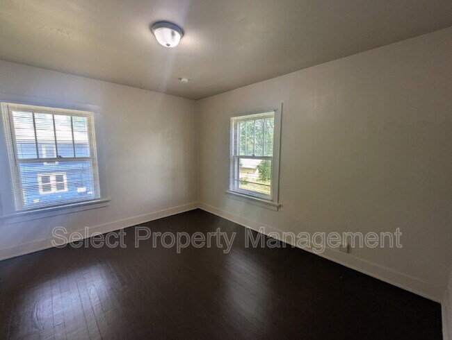 Building Photo - 1148 W Packard Ave