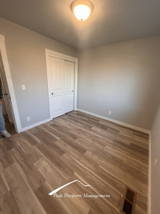 Building Photo - 2070 Kelly Dr