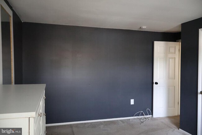 Building Photo - 5218 Caroline Cir