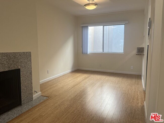 Building Photo - 11937 Darlington Ave