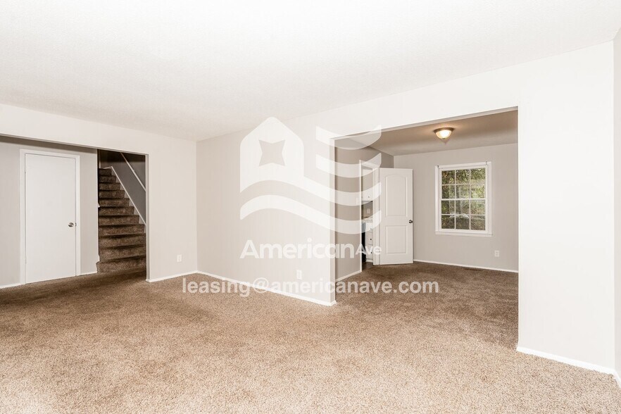 Building Photo - 404 Laurie Ln