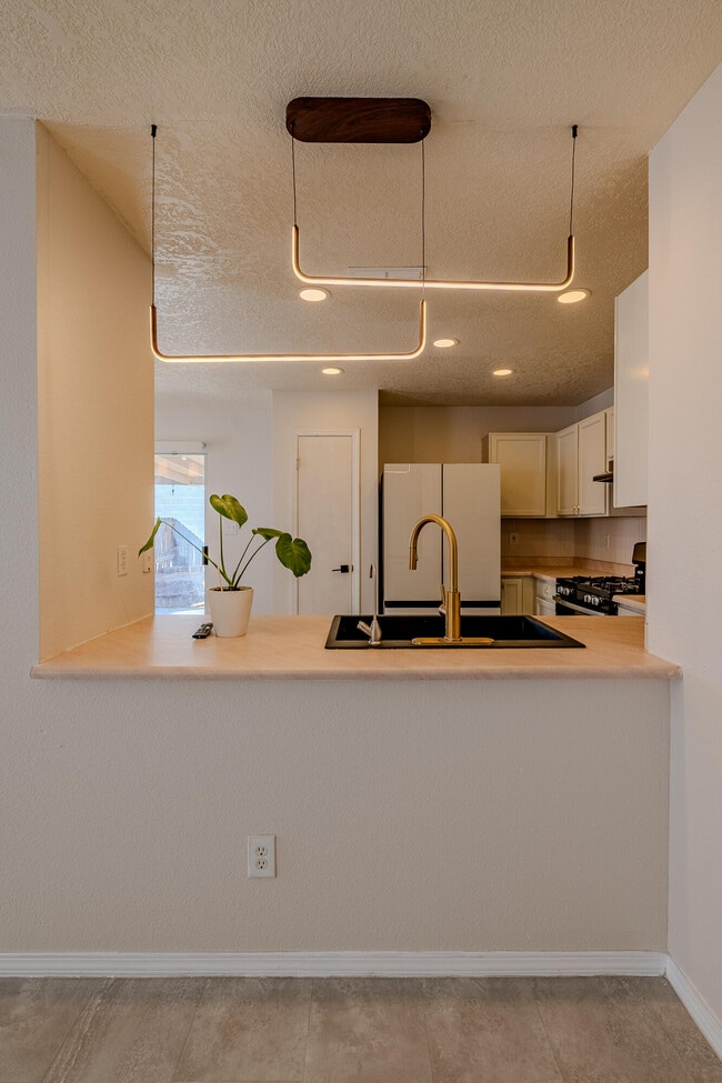 Building Photo - 4031 Cresta Park Ave NW