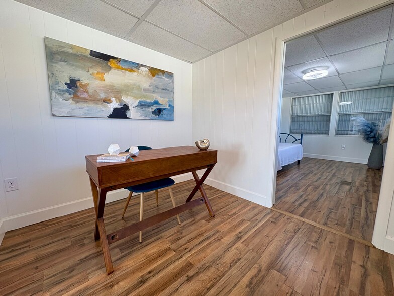 Building Photo - 482 Outer Dr