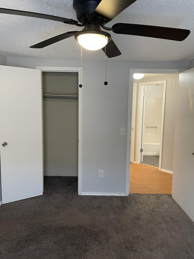 Building Photo - 2134 Lonnie Ln