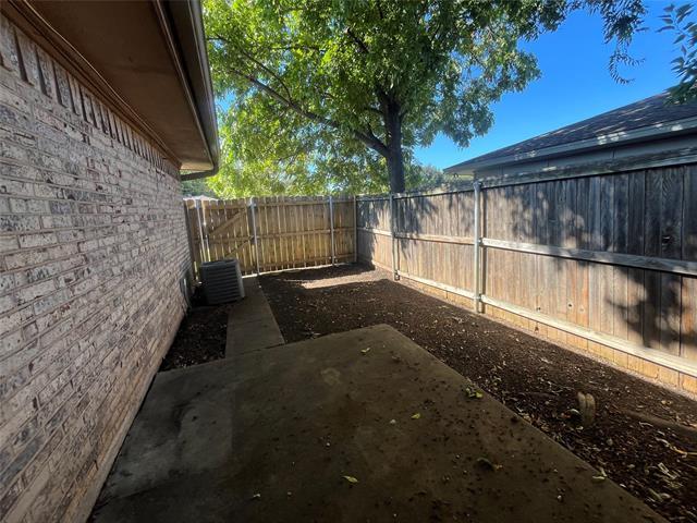 Building Photo - 826 Skyline Dr