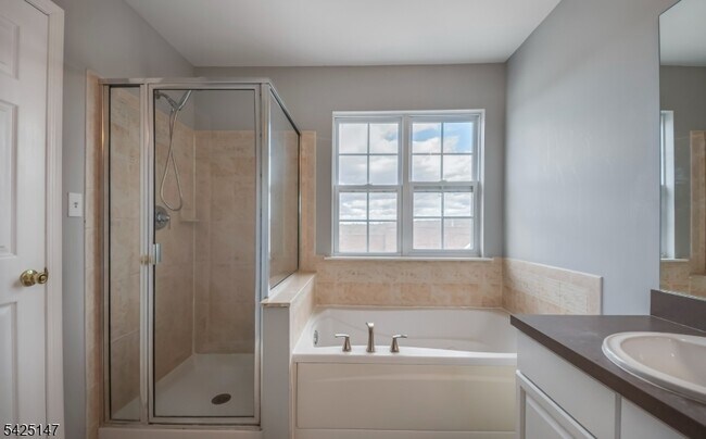 Building Photo - 227 Winding Hill Dr