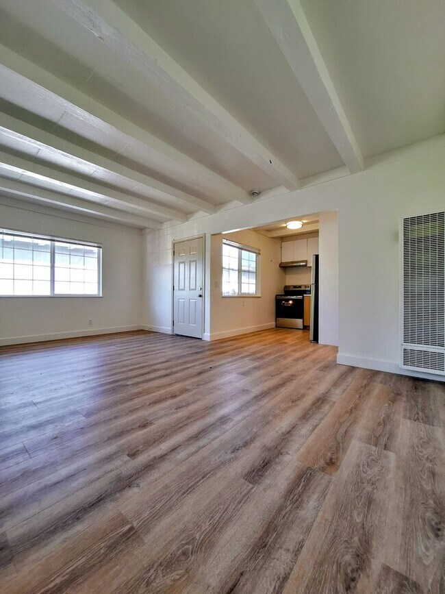 Building Photo - 1652 Crucero Dr