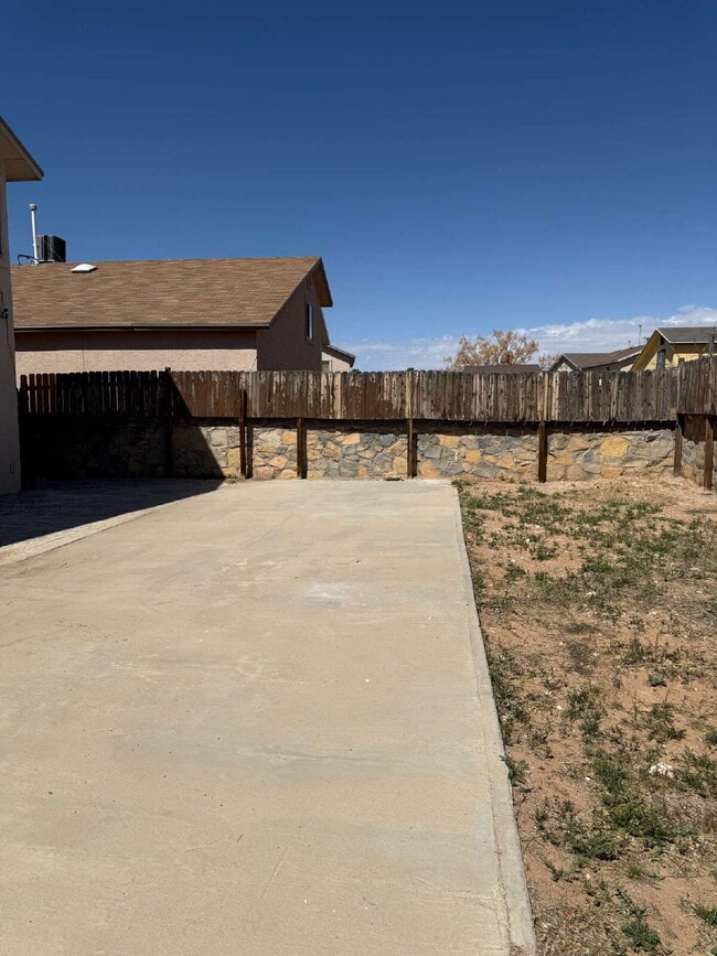 Building Photo - 14157 Tierra Delfin Dr