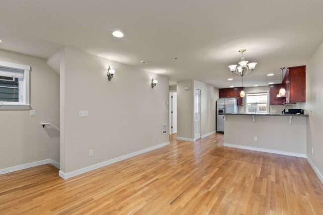 Building Photo - 3bd/2.25ba Seattle Townhouse