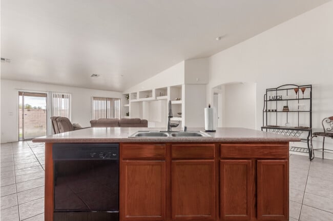 Building Photo - 608 W Rattlesnake Pl