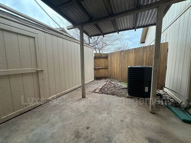 Building Photo - 9643 Hefner Village Blvd