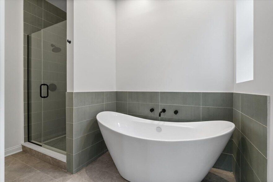 Building Photo - 2649 W Thomas St