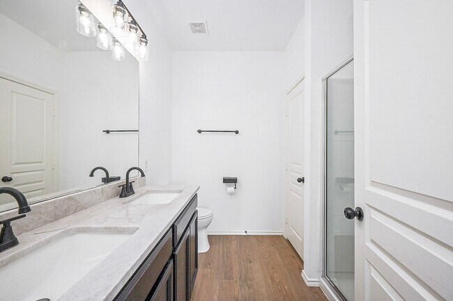 Building Photo - 5046 Royal Amber Ln