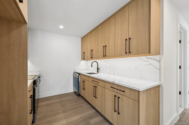 Building Photo - 325 Manville Rd