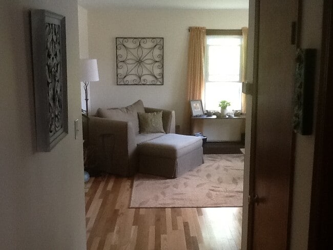 Building Photo - 303 Mac Murdo St