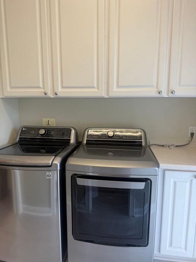 Building Photo - 1603 Napoli Dr W