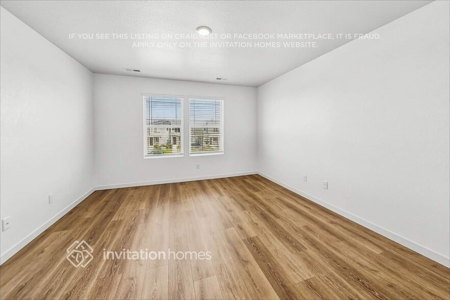 Building Photo - 27470 E Maple Ave