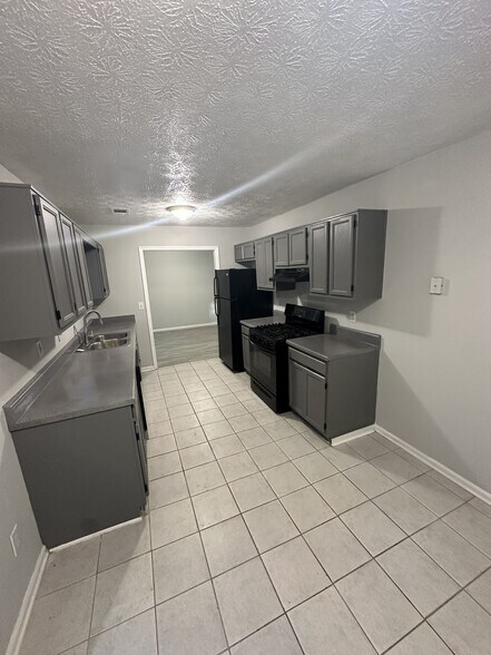 Building Photo - 8406 Red Cedar Way