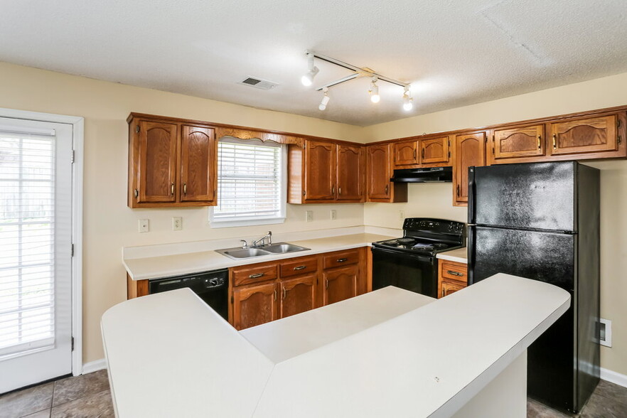Building Photo - 1016 Lorena Cove