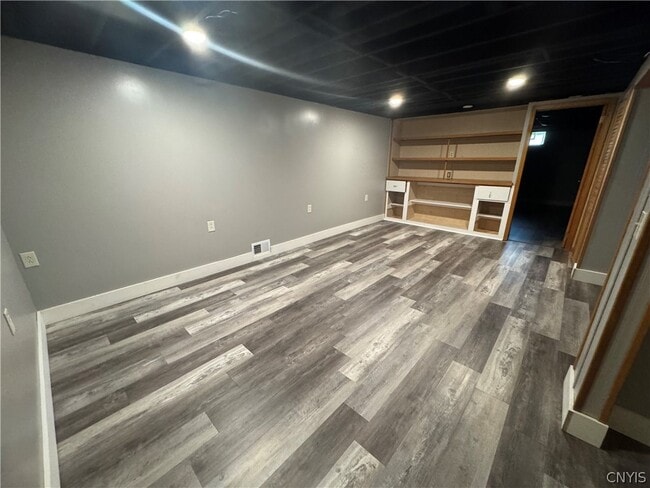 Building Photo - 7878 Sagamore Dr N