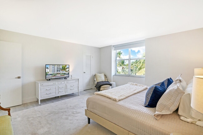 Building Photo - 354 Chilean Ave