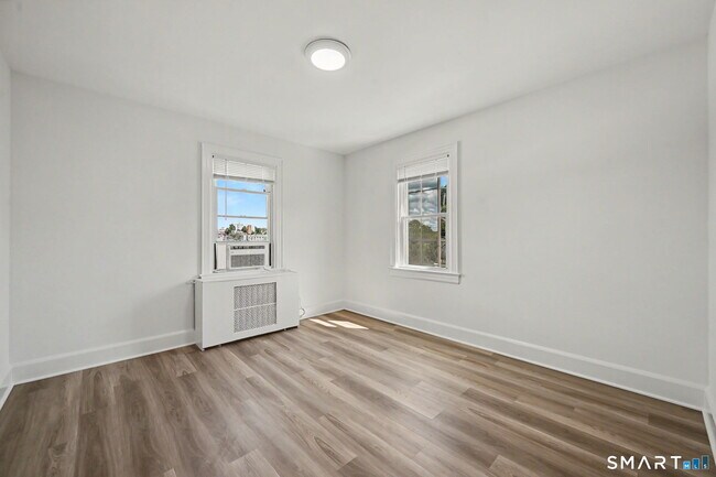 Building Photo - 15 Whitmore Ln
