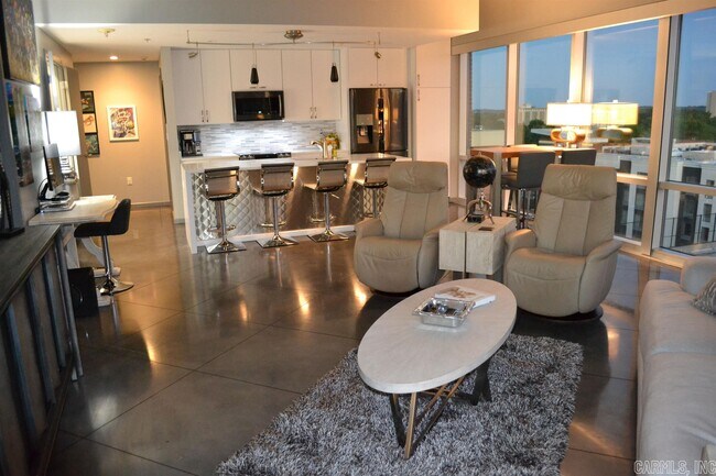 Building Photo - 315 Rock St