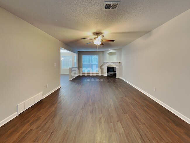 Building Photo - 7748 Parkmont Dr