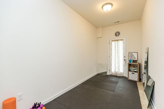 Building Photo - Gorgeous and Modern Home Available